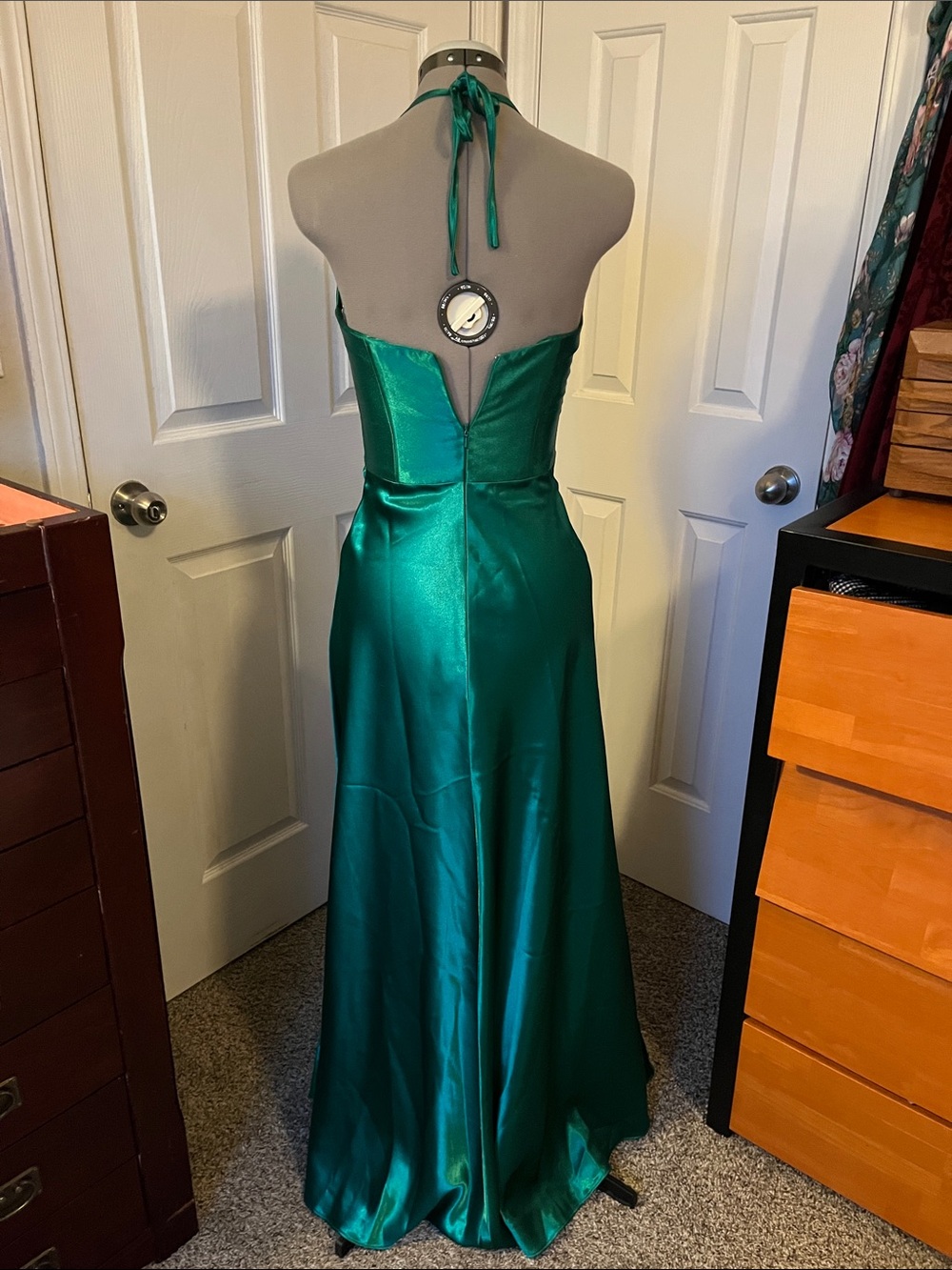 Jessica McClintock for Gunne Sax Halter Satin Gown, Emerald Green, Size 3/4 NWT - Picture 3 of 10